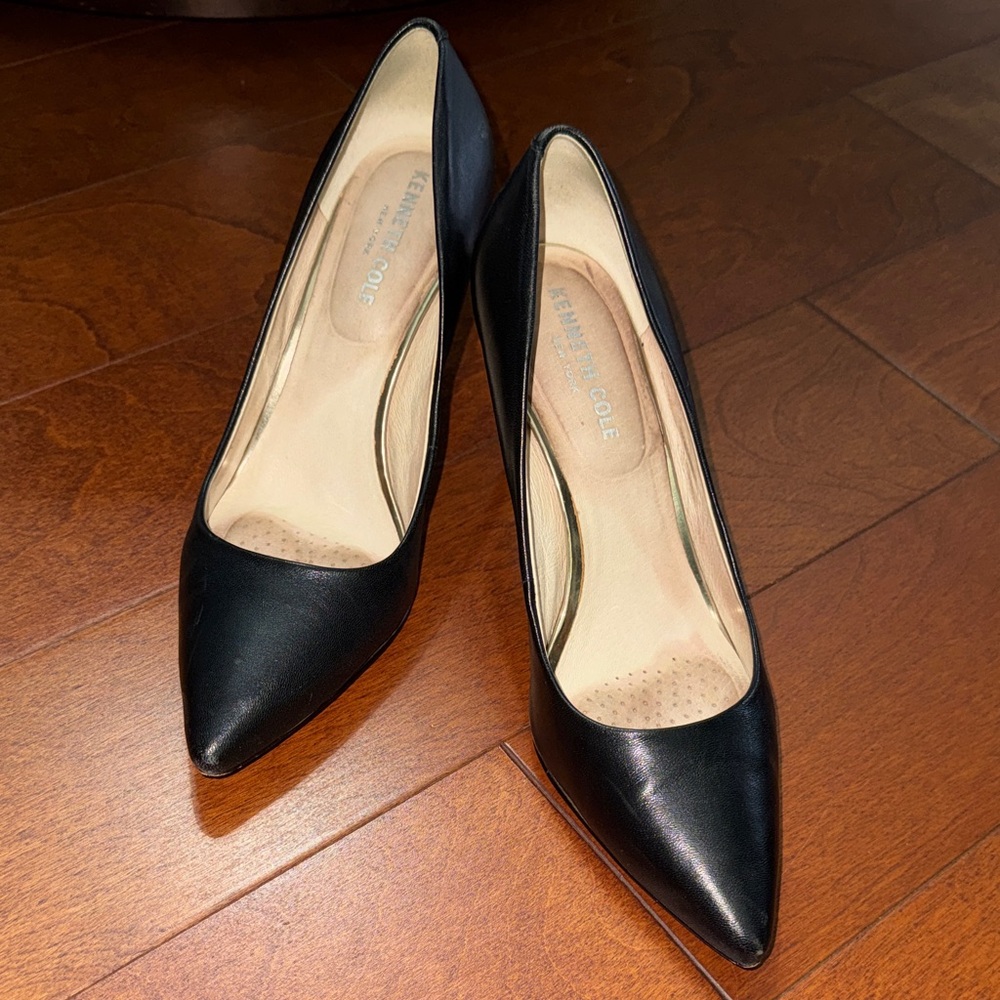 Kenneth Cole Black Pointed Toe Heels
